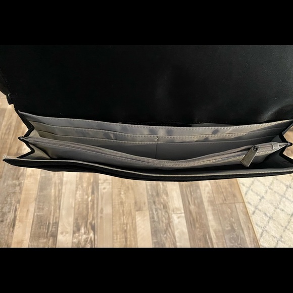 Black formal clutch - Picture 3 of 4